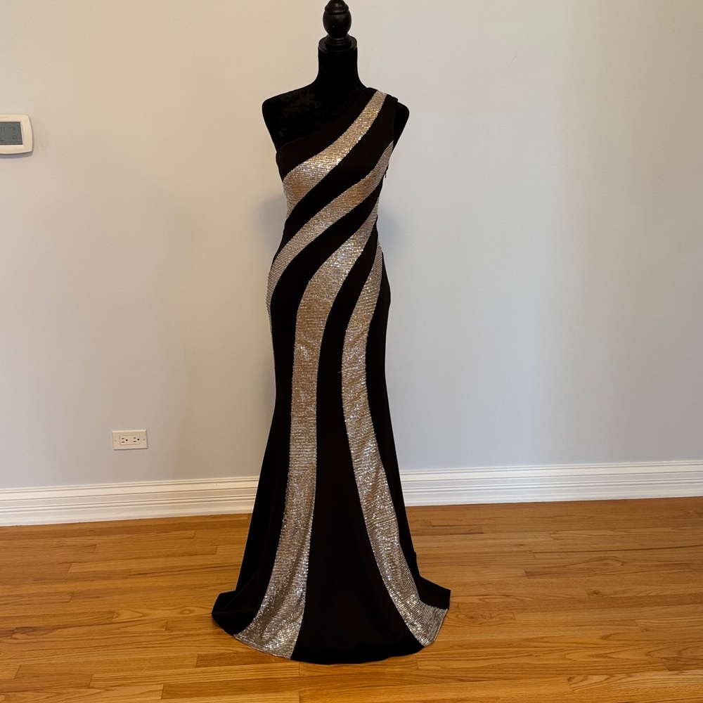 Elegant Black and Silver  Sequence One-Shoulder Gown